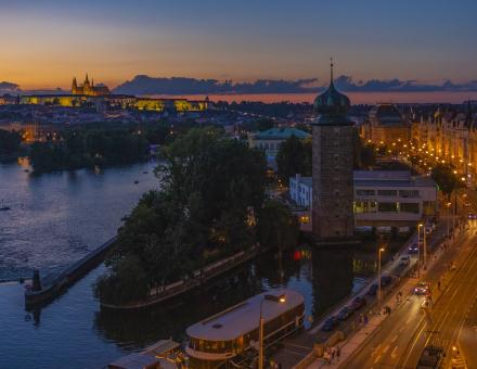 The World Caters to Average People